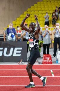 Unstoppable Athlete Shatters World Record with Epic 777km Non-Stop Run!