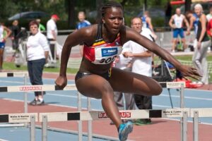 Unbelievable Finish: Athlete Triumphs in 400m Hurdles After Wardrobe Malfunction!