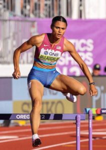 Unbelievable Finish: Athlete Triumphs in 400m Hurdles After Wardrobe Malfunction!