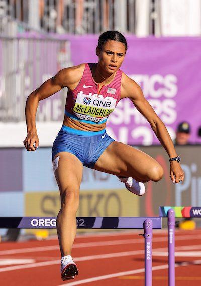 Unbelievable Finish: Athlete Triumphs in 400m Hurdles After Wardrobe Malfunction!