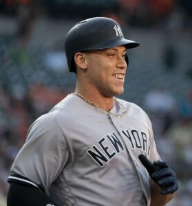 Aaron Judge Hit in the Head by Anthony Volpe Throw During Yankees-Mets Game – FOX Sports