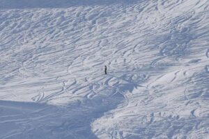 Explore the World’s 11 Best Ski Mountains Ideal for Distance Runners